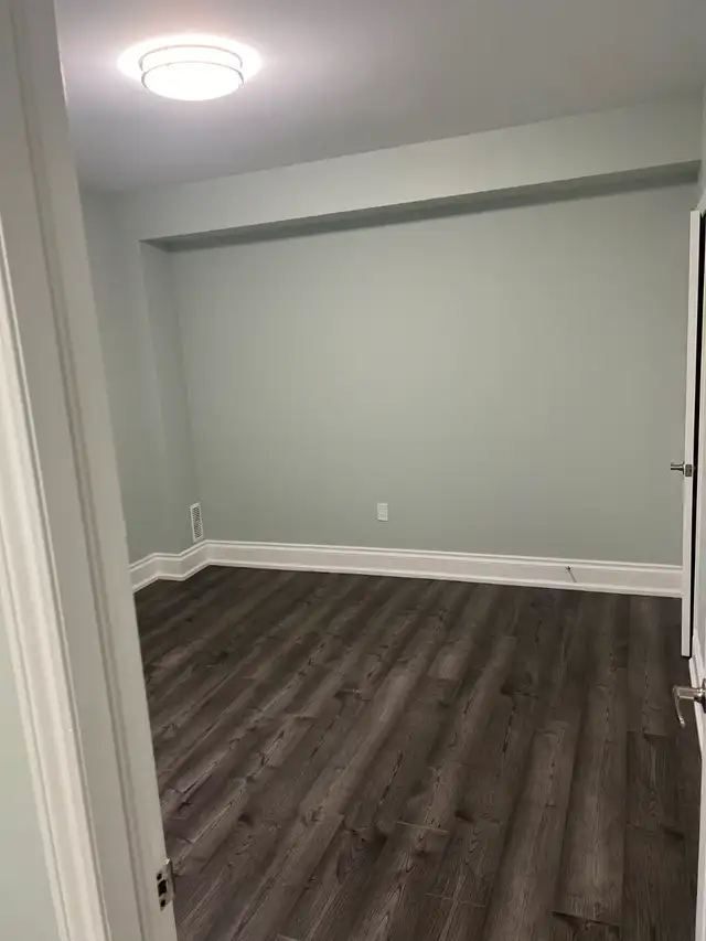 Oakville Newly Reno Basement Apt- Dundas & Trafalgar - Photo 4