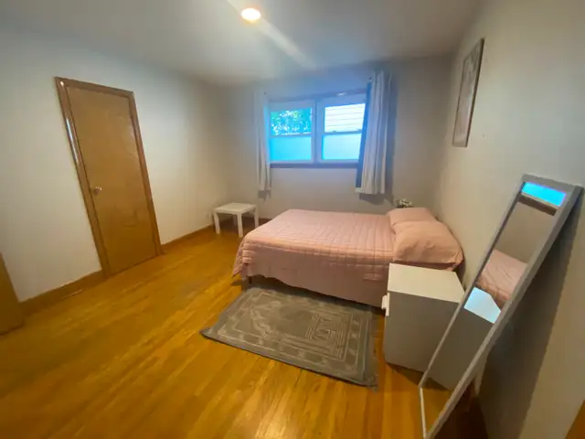 Private furnished room for rent in Oshawa - Photo 2