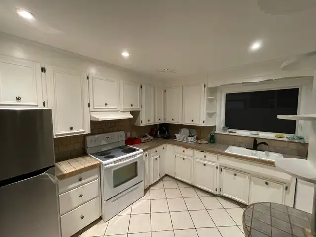 Private furnished room for rent in Oshawa - Photo 3