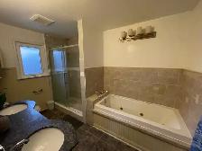 Private furnished room for rent in Oshawa - Photo 5