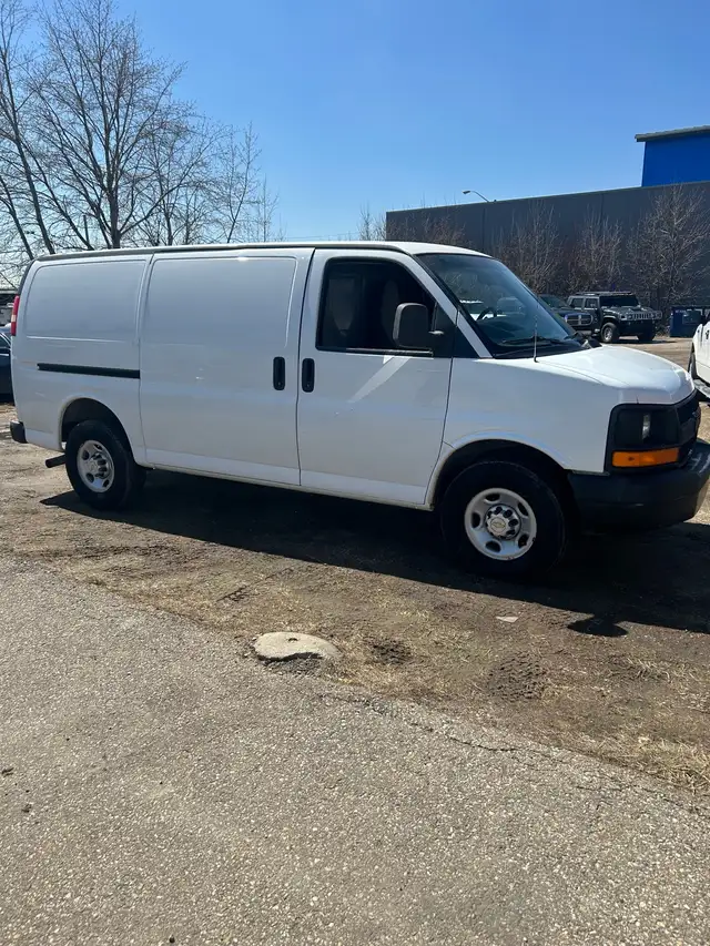 2014 Chevrolet Express Cargo Van - Photo 2