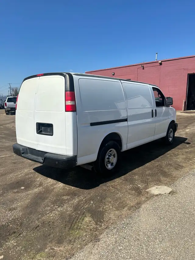 2014 Chevrolet Express Cargo Van - Photo 3