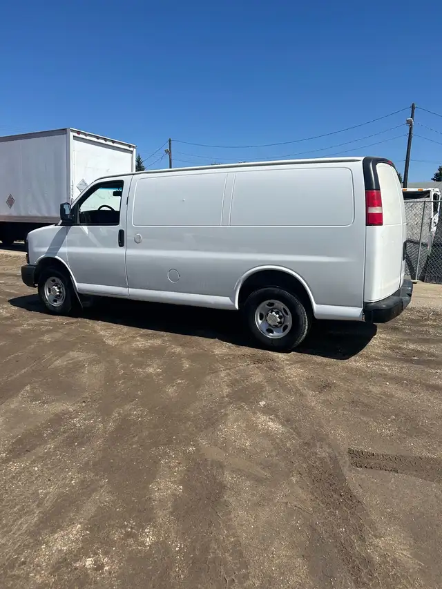 2014 Chevrolet Express Cargo Van - Photo 5