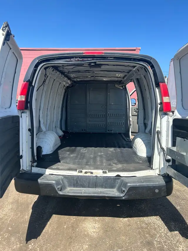 2014 Chevrolet Express Cargo Van - Photo 6