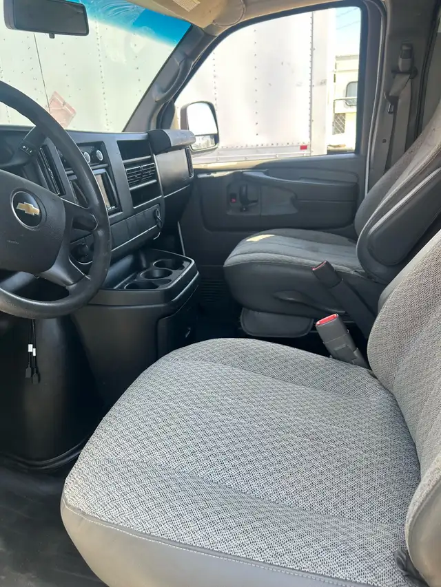 2014 Chevrolet Express Cargo Van - Photo 10