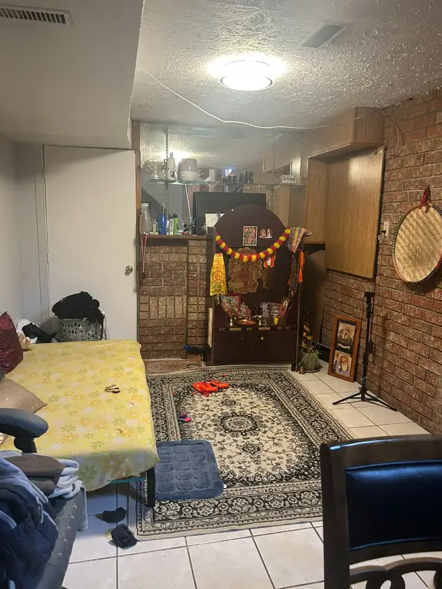 WALKOUT BASEMENT APARTMENT FOR RENT