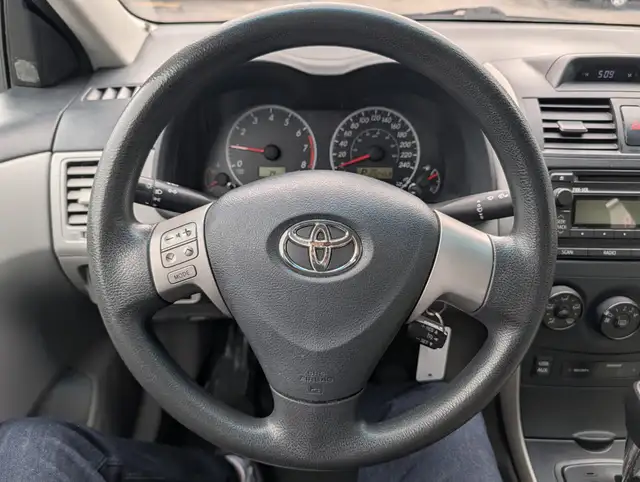 2013 Toyota Corolla Well Maintained - Photo 12