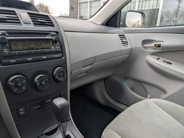 2013 Toyota Corolla Well Maintained - Photo 15