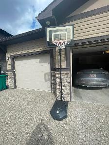 Basketball hoop in good condition