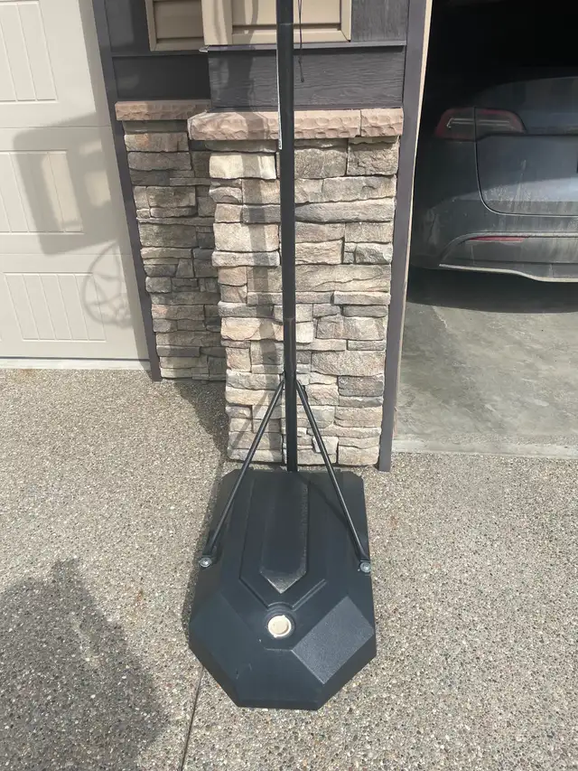 Basketball hoop in good condition - Photo 2