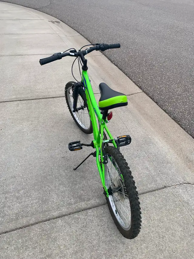 CCM boys bike in excellent condition - Photo 3