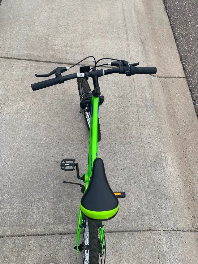 CCM boys bike in excellent condition - Photo 4
