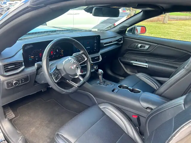 2025 Ford Mustang Convertible - Photo 6