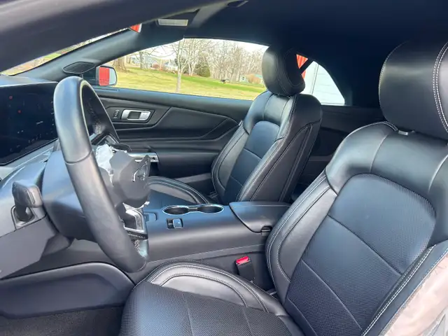 2025 Ford Mustang Convertible - Photo 7