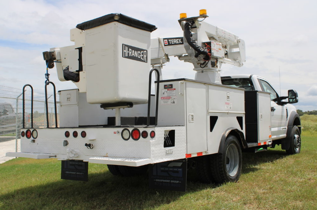 2019 Ford F550 Terex TL37M Bucket Truck - Photo 4
