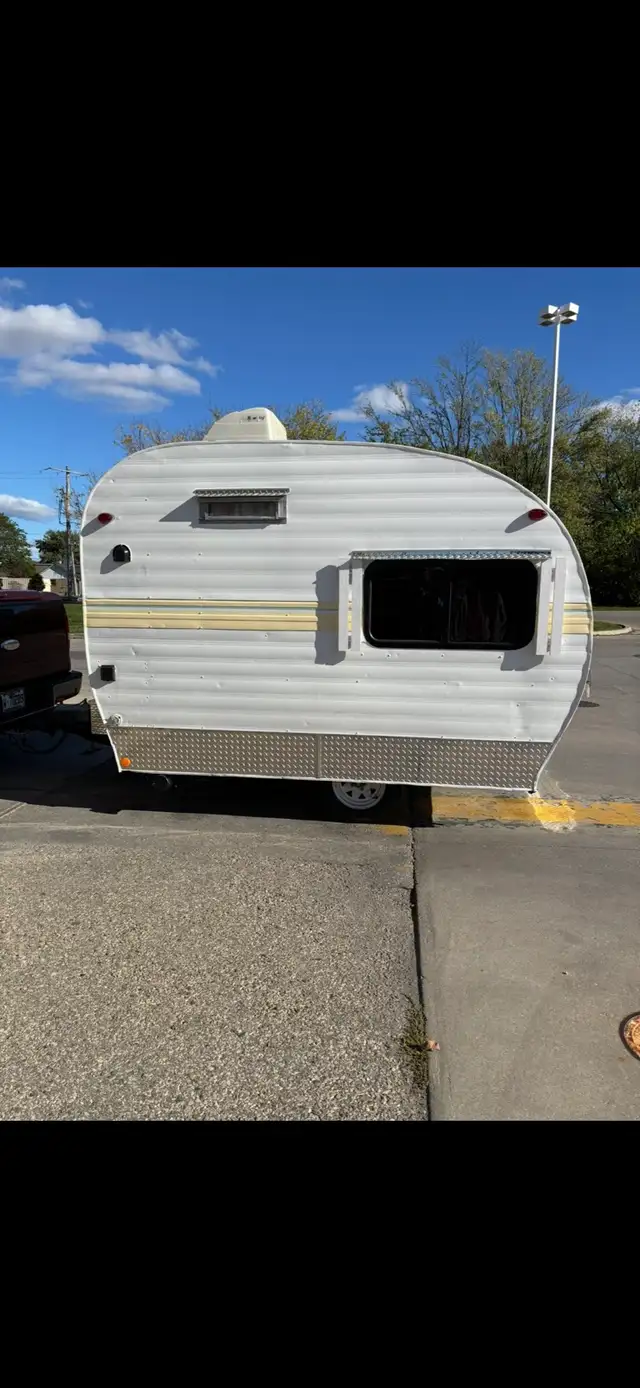 VINTAGE CAMPER - Photo 2