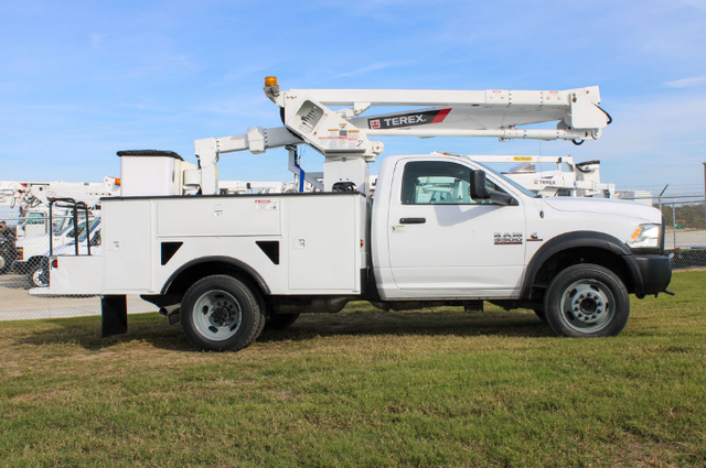 2017 Ram 5500 Terex LT40 Bucket Truck - Photo 3