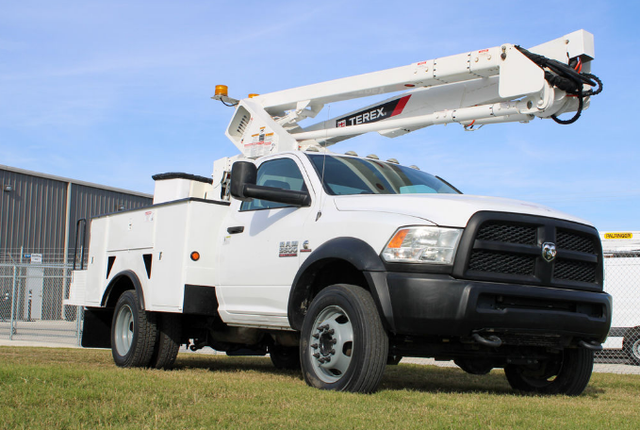 2017 Ram 5500 Terex LT40 Bucket Truck - Photo 4