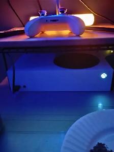 XBOX SERIES S 512GB (Like New Condition