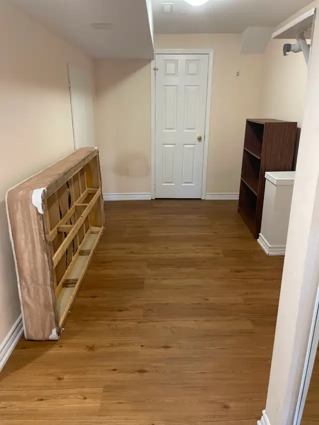 Walkout basement for rent - Photo 4