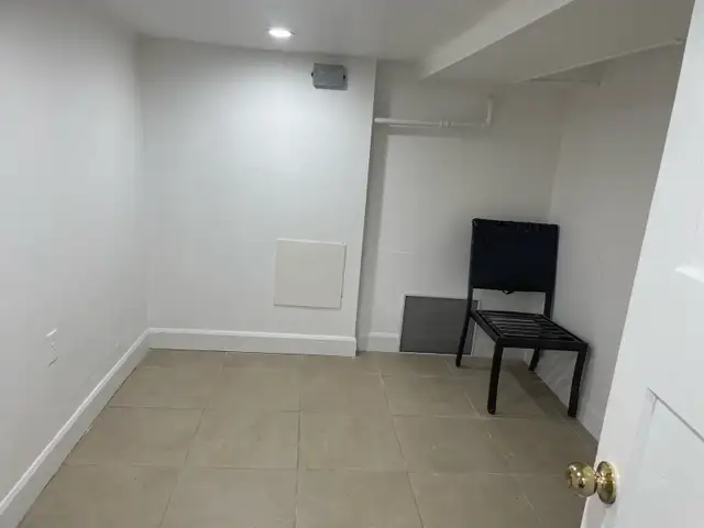 Basement unit for rent - Photo 3
