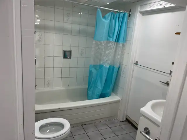 Basement unit for rent - Photo 4