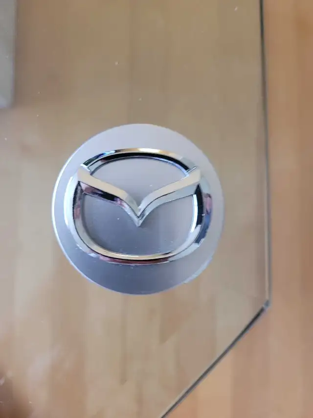4 Center Cap Mazda 2'3/16 neufs