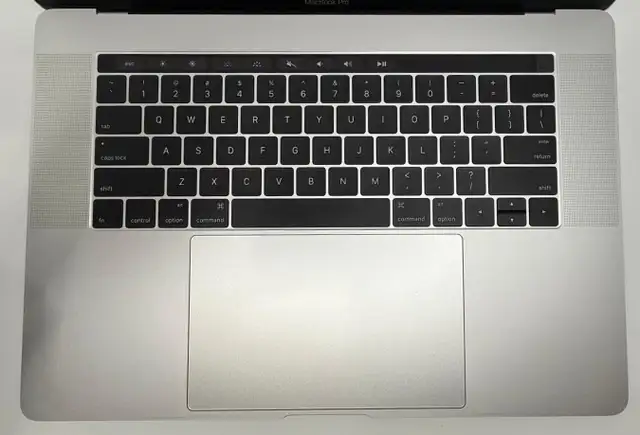 Apple MacBook Pro 15" 2016 Touch Bar i7 16GB RAM 256GB SSD $579 - Photo 8