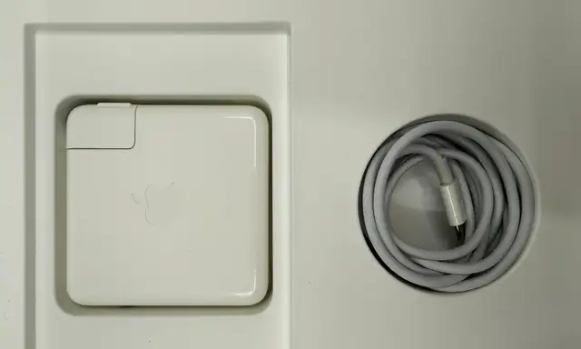 Apple MacBook Pro 15" 2016 Touch Bar i7 16GB RAM 256GB SSD $579 - Photo 9