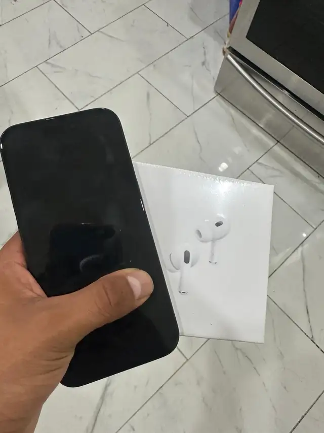 iPhone 15 Pro 128gb 80% batteryAirpods/Fast Charger/Delivery - Photo 7