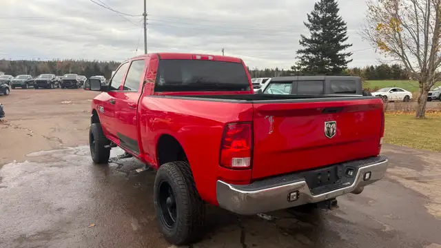 2018 Dodge Ram 3500 Crew Cab 4x4 - Photo 4