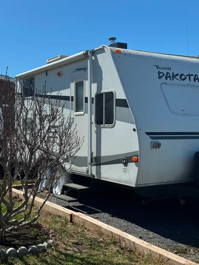 RV Camper Trailer - Photo 2