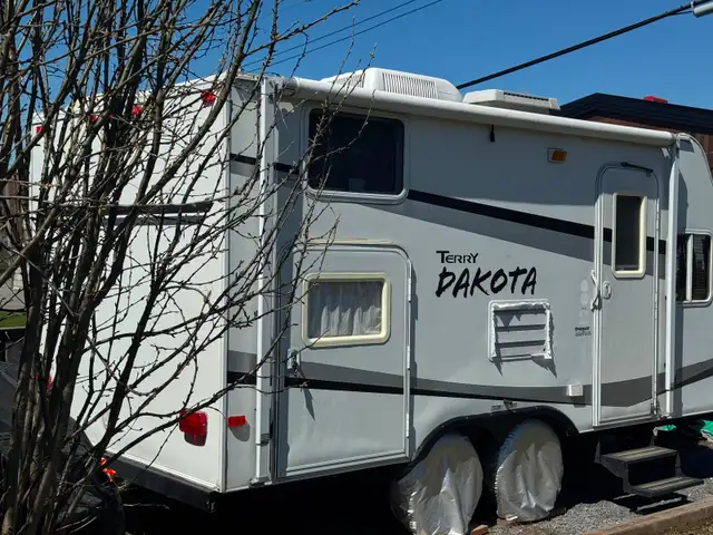 RV Camper Trailer - Photo 3