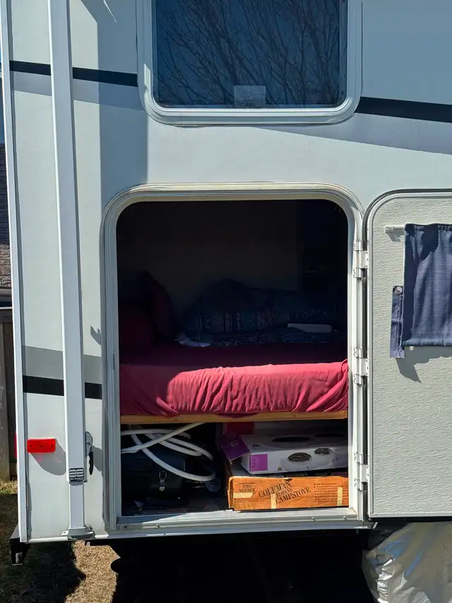 RV Camper Trailer - Photo 4