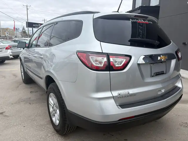 2017 CHEVROLET TRAVERSE LS - B/U CAM - ALLOYS - CRUISE CONTROL - Photo 3