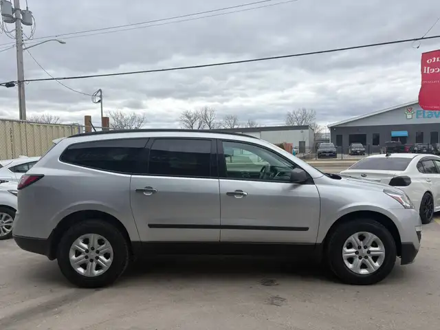 2017 CHEVROLET TRAVERSE LS - B/U CAM - ALLOYS - CRUISE CONTROL - Photo 6
