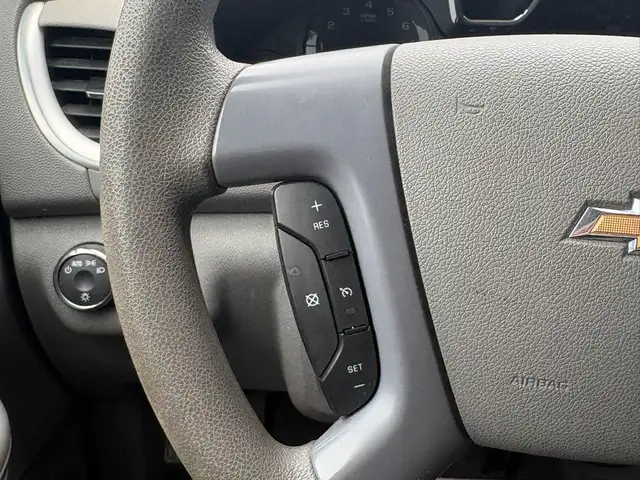 2017 CHEVROLET TRAVERSE LS - B/U CAM - ALLOYS - CRUISE CONTROL - Photo 11