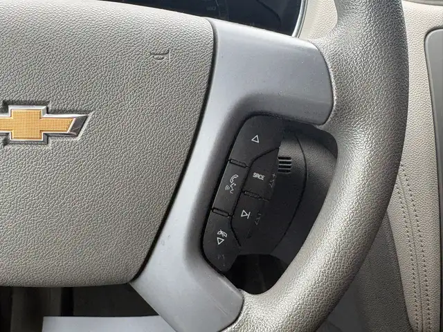 2017 CHEVROLET TRAVERSE LS - B/U CAM - ALLOYS - CRUISE CONTROL - Photo 12