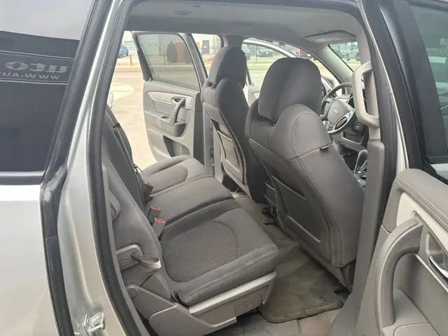 2017 CHEVROLET TRAVERSE LS - B/U CAM - ALLOYS - CRUISE CONTROL - Photo 18