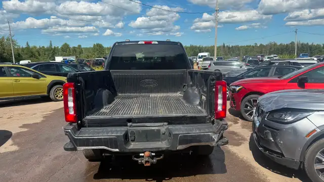 2023 Ford F250 Crew Cab DIESEL 4x4 - Photo 5