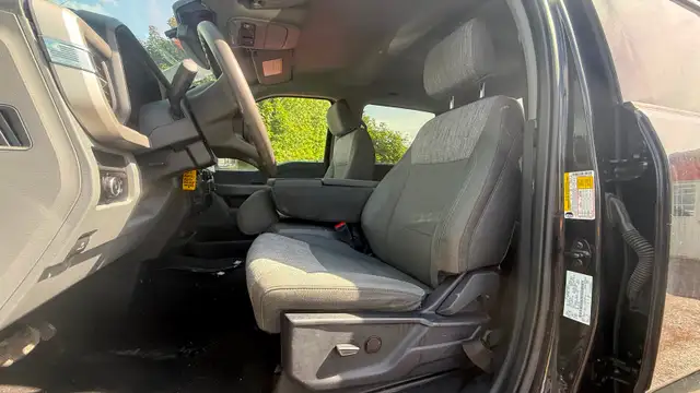 2023 Ford F250 Crew Cab DIESEL 4x4 - Photo 7