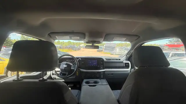 2023 Ford F250 Crew Cab DIESEL 4x4 - Photo 9