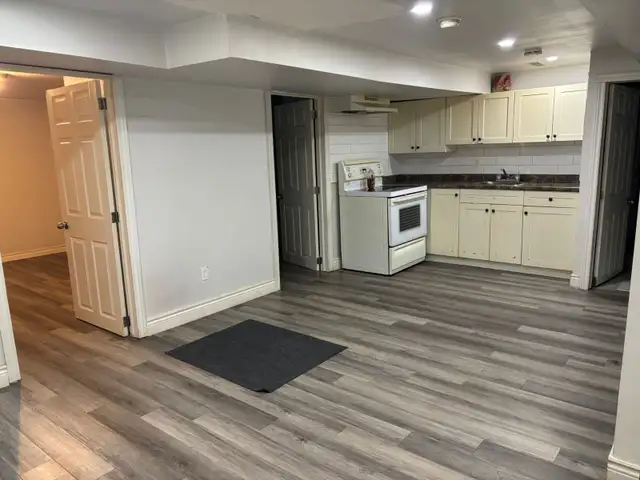 Bright 2 Bedroom Basement – Private Entrance   Parking - Photo 2