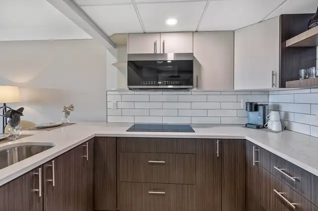 Executive 1-Bedroom suite! Incentives Available! - Photo 10