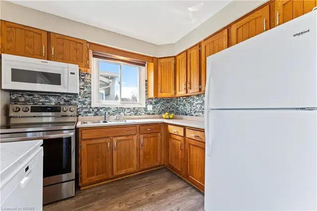 630 Pineridge Rd., Waterloo - 3 BEDROOM DETACHED HOUSE IN WATERL - Photo 4