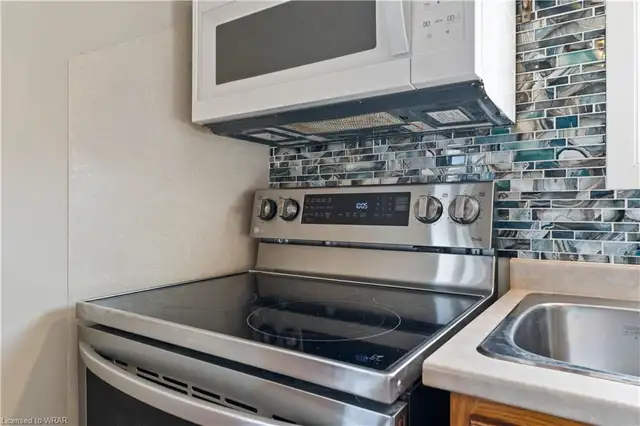 630 Pineridge Rd., Waterloo - 3 BEDROOM DETACHED HOUSE IN WATERL - Photo 6