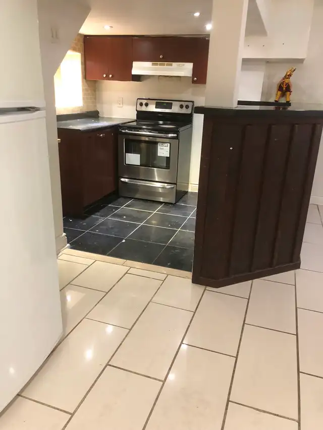 Room For Rent In Two Bedroom Legal Basemet - Photo 3