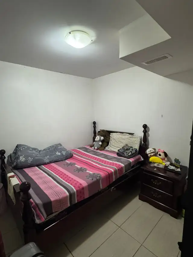 Room For Rent In Two Bedroom Legal Basemet - Photo 4