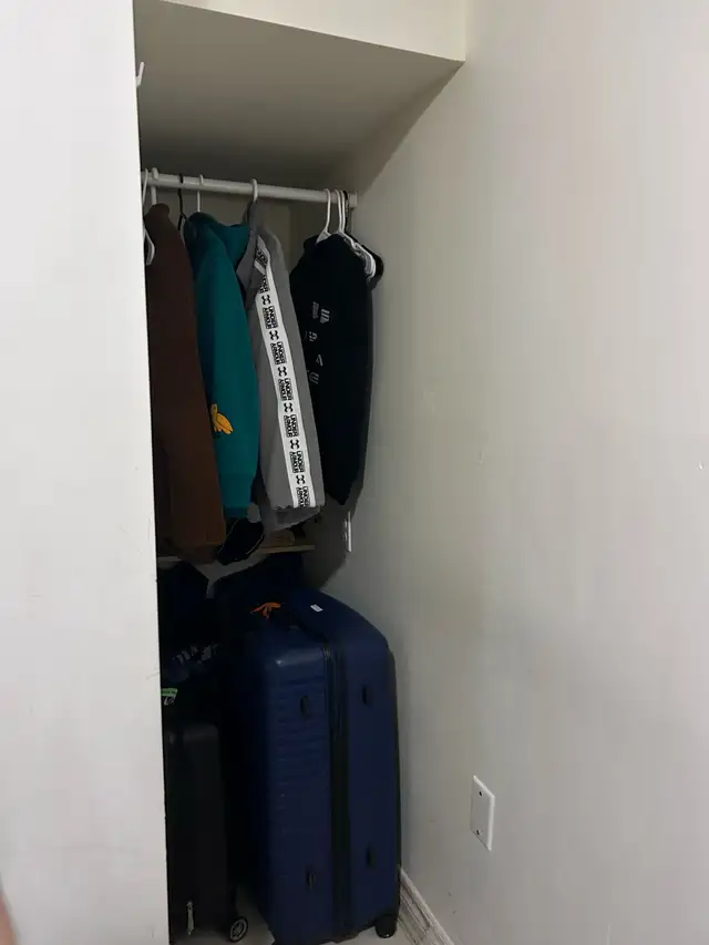 Room For Rent In Two Bedroom Legal Basemet - Photo 5