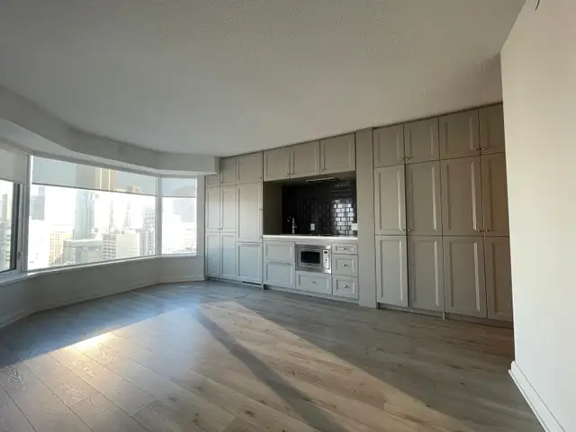 YORKVILLE PLAZA: 1 Bedroom Den Condo For Rent Downtown Toronto - Photo 3